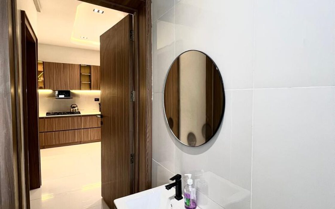 Exquisite 2-bedroom Apartment fully furnished and serviced with best experience