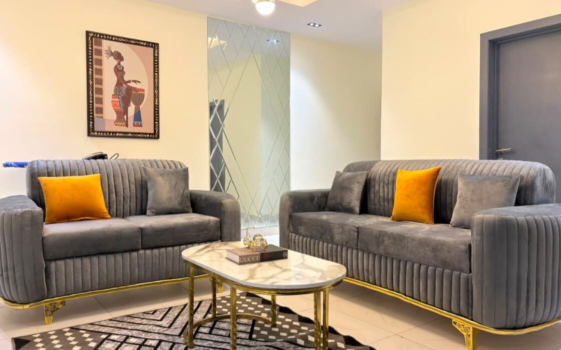 GRAY 🩶 Refined 2-bedroom  Apartment