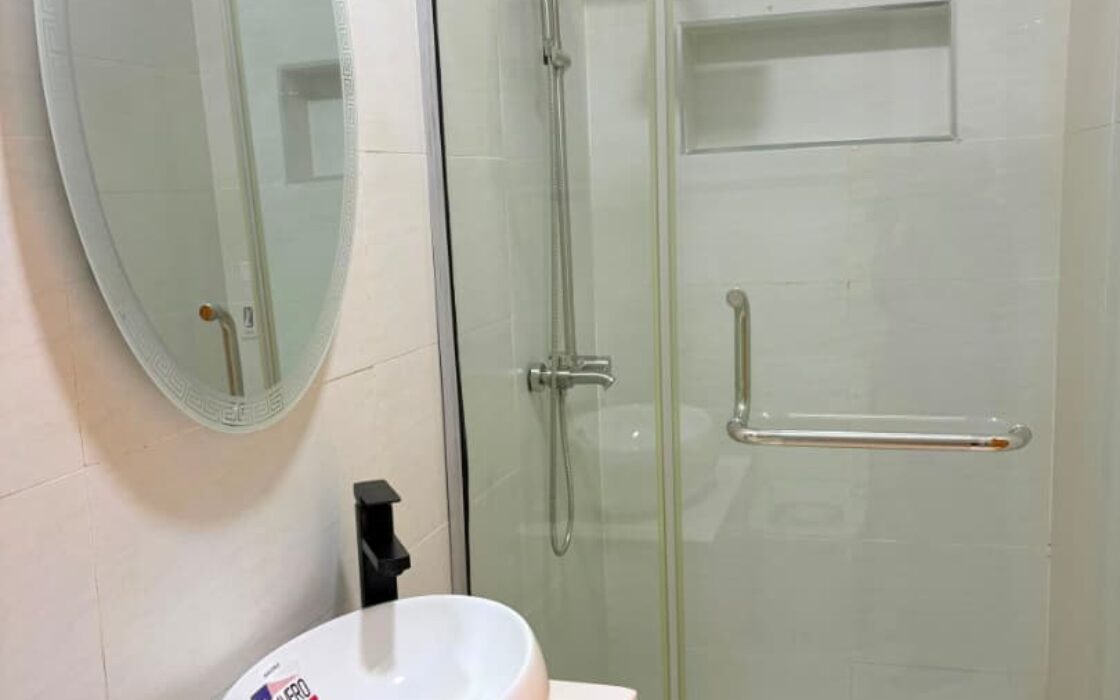 GRAY 🩶 Refined 2-bedroom  Apartment