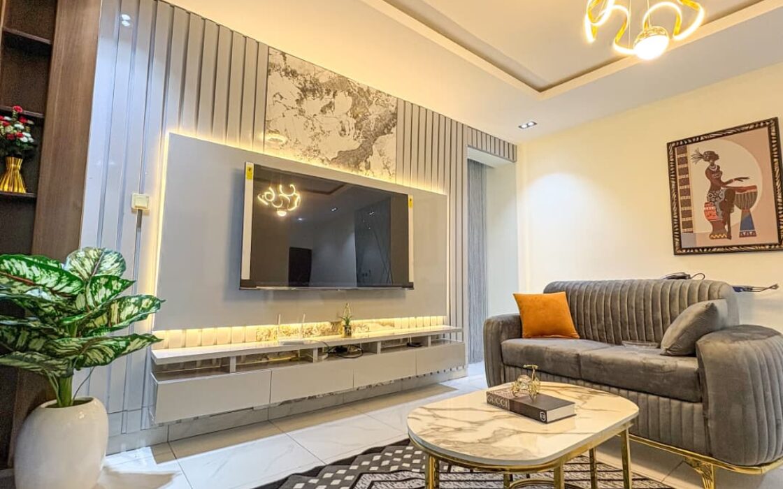 GRAY 🩶 Refined 2-bedroom  Apartment