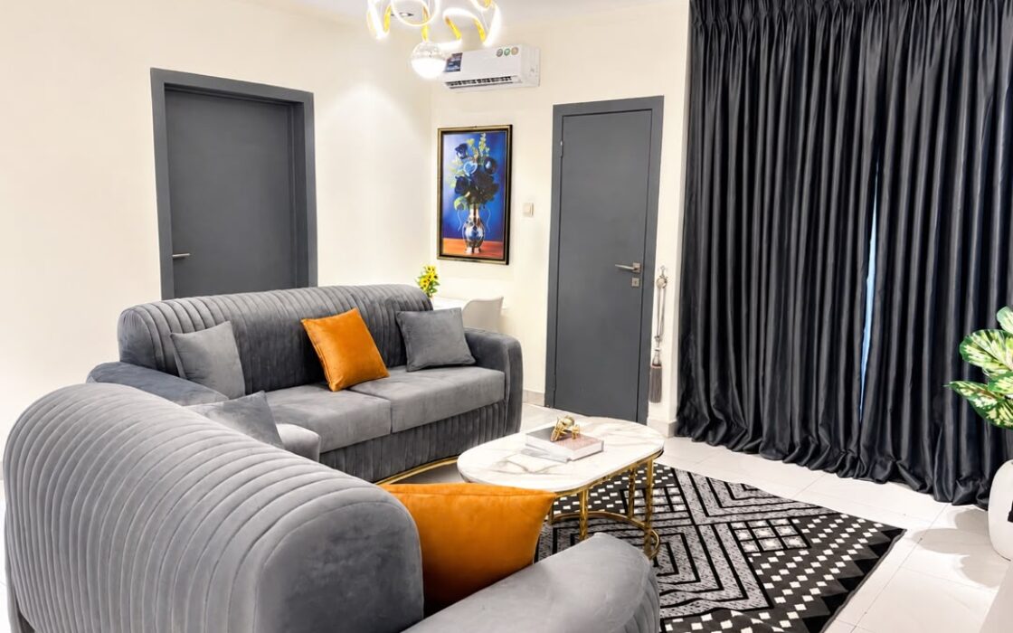 GRAY 🩶 Refined 2-bedroom  Apartment