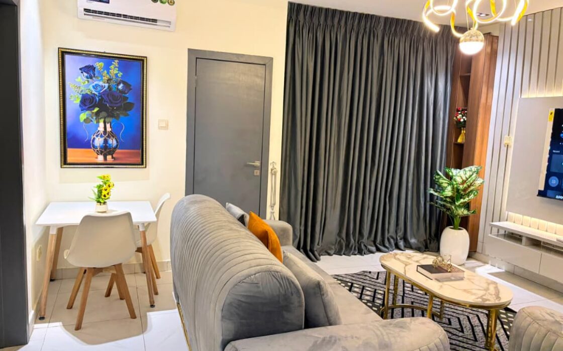 GRAY 🩶 Refined 2-bedroom  Apartment