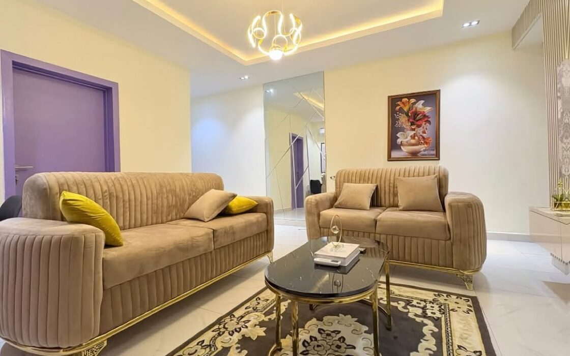 GOLD🏅Refined 2-bedroom  Apartment