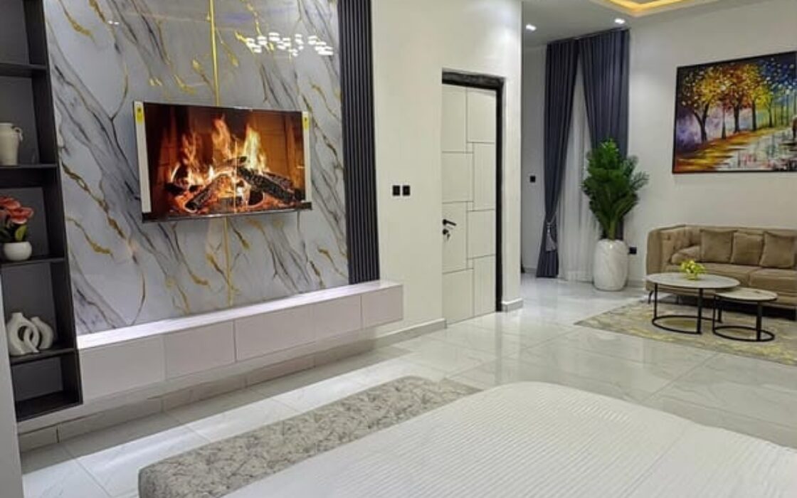 5 Bedrooms Self-compound House.