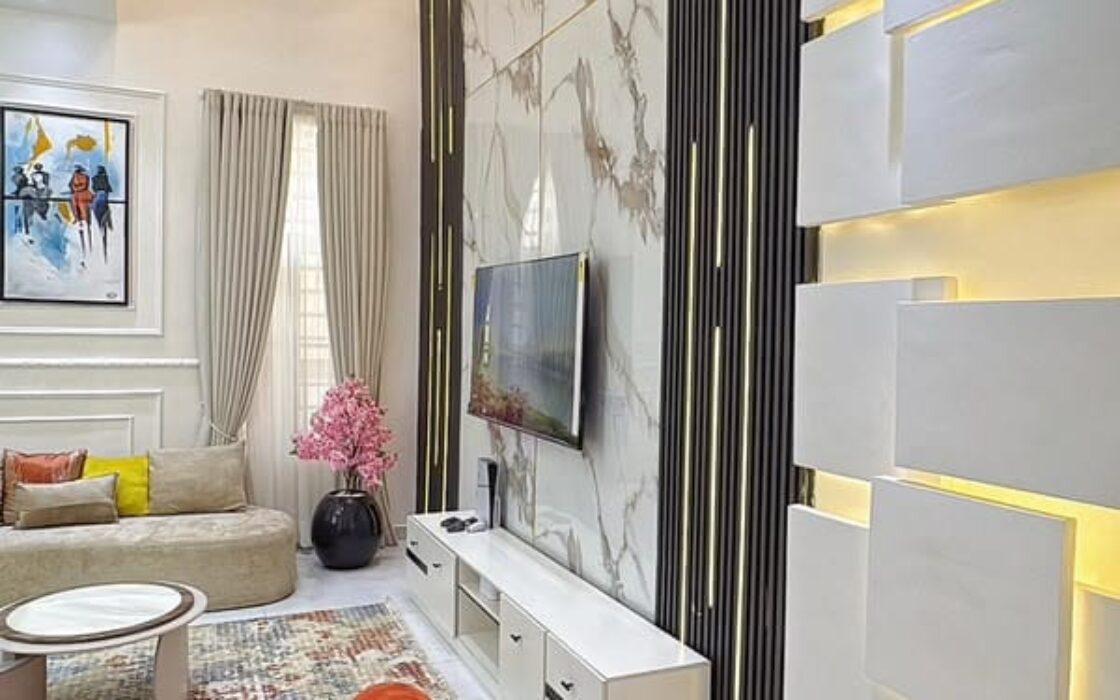 5 Bedrooms Self-compound House.
