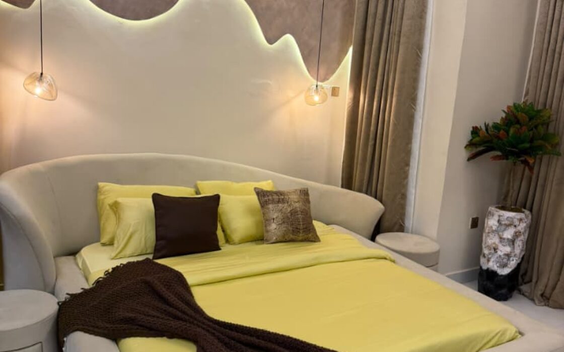 4 Bedroom Staycation Duplex Apartment