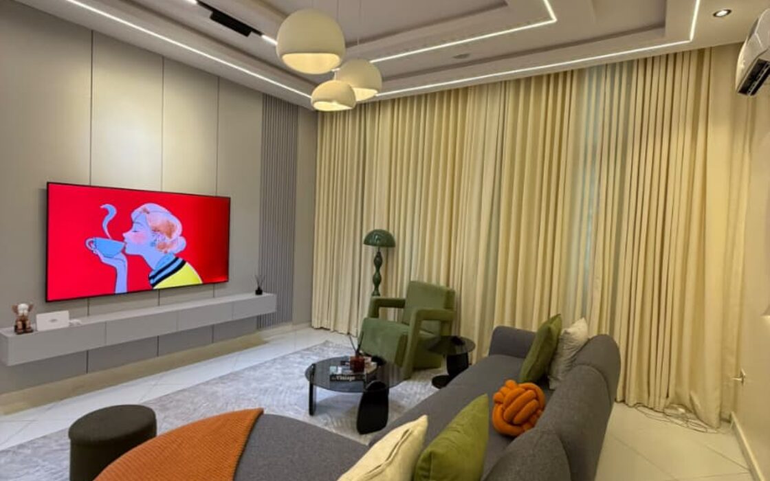 4 Bedroom Staycation Duplex Apartment