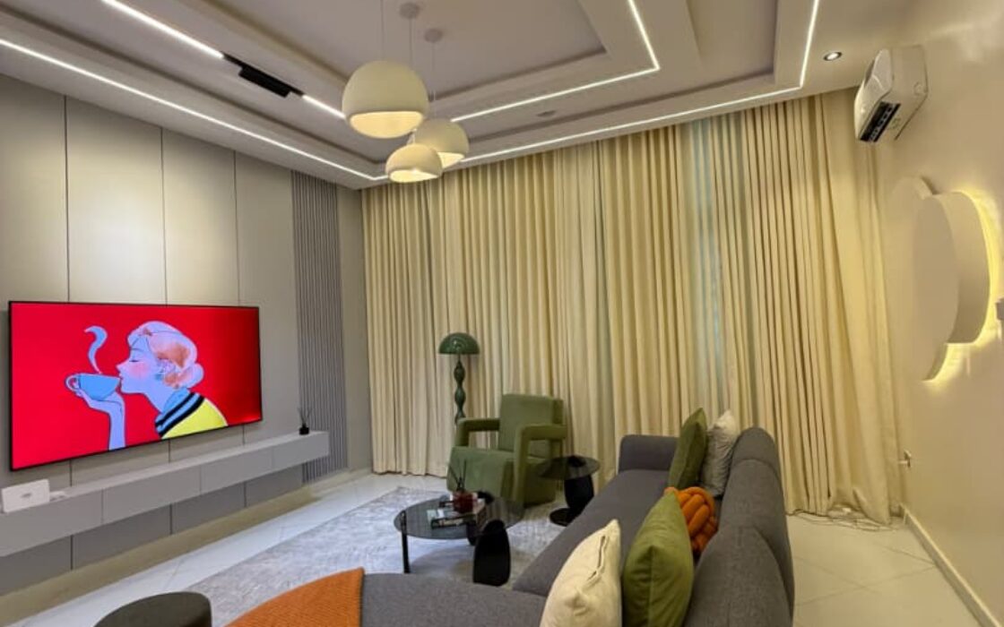 4 Bedroom Staycation Duplex Apartment